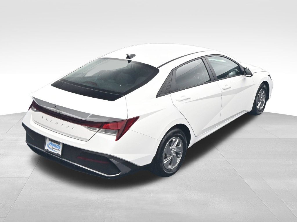 Used 2024 Hyundai Elantra SE FWD image 37