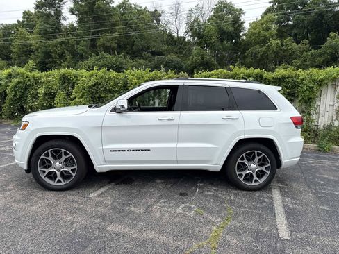 Used 2019 Jeep Grand Cherokee Overland AWD/4WD image 2