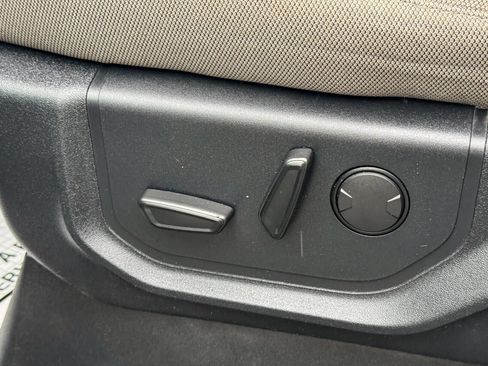 Used 2019 Ford F150 XLT w/ Equipment Group 302A Luxury AWD/4WD image 25