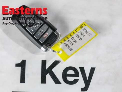 Used 2024 Ford Edge Titanium image 25