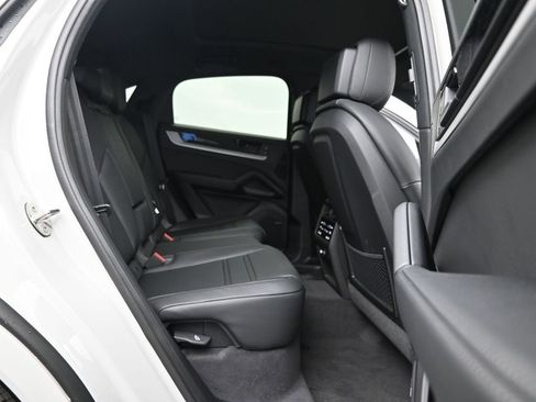 New 2025 Porsche Cayenne Coupe image 22