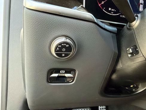 Used 2025 Mercedes-Benz GLC 300 image 33