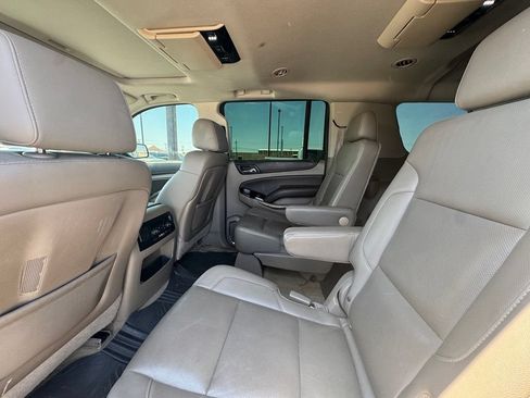 Used 2015 Chevrolet Suburban LTZ RWD image 5