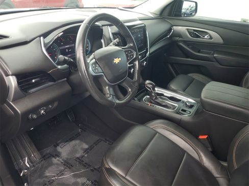 Used 2021 Chevrolet Traverse LT image 18