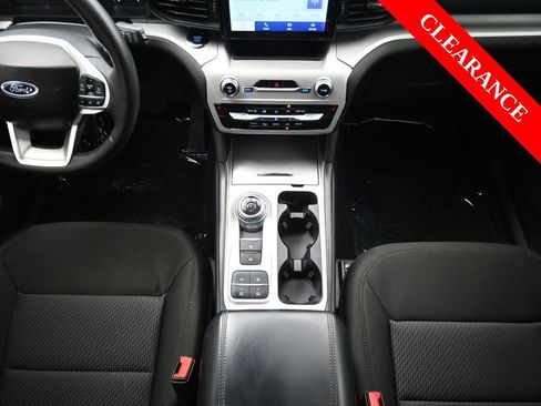 Used 2024 Ford Explorer XLT image 34