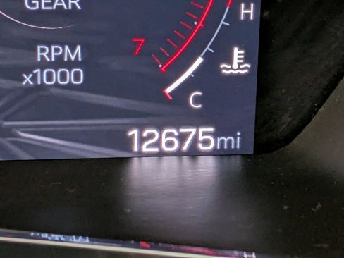 Used 2024 GMC Canyon Elevation image 16