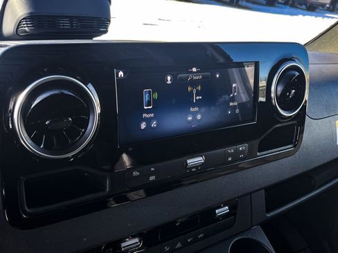 Used 2025 Mercedes-Benz Sprinter 2500 image 13