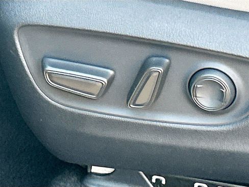 Used 2025 Toyota RAV4 XLE FWD image 24