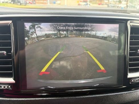 Used 2023 Chrysler Pacifica Touring-L image 48