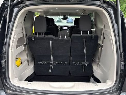 Used 2023 Chrysler Voyager LX FWD image 4