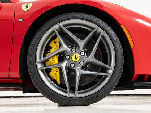 Certified 2022 Ferrari F8 Tributo RWD image 19