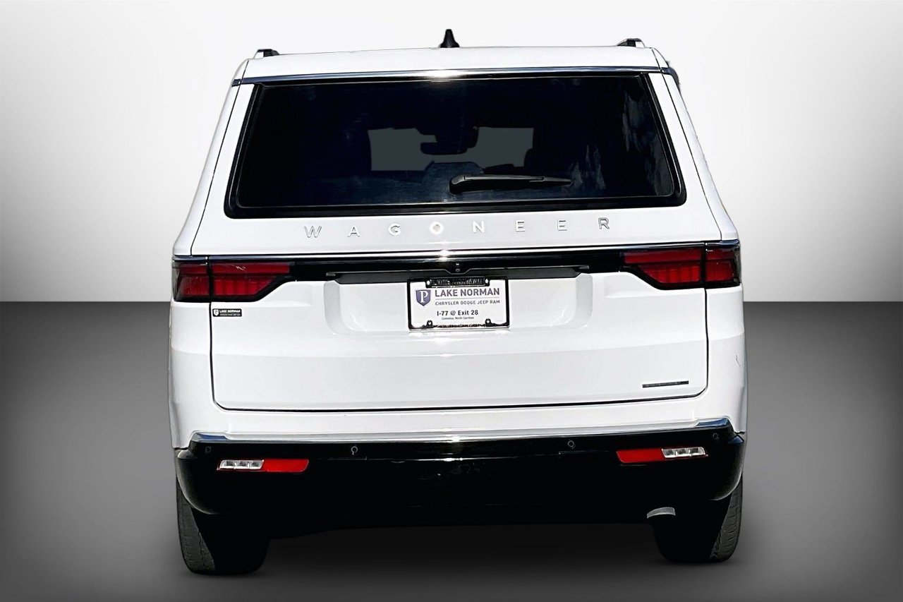 Used 2024 Jeep Wagoneer Series III AWD/4WD image 7