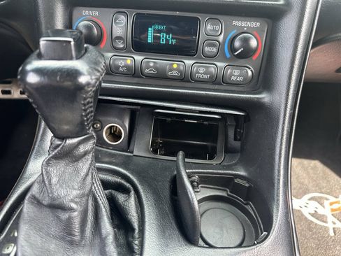 Used 2001 Chevrolet Corvette Convertible w/ Preferred Equipment Group2 RWD image 28