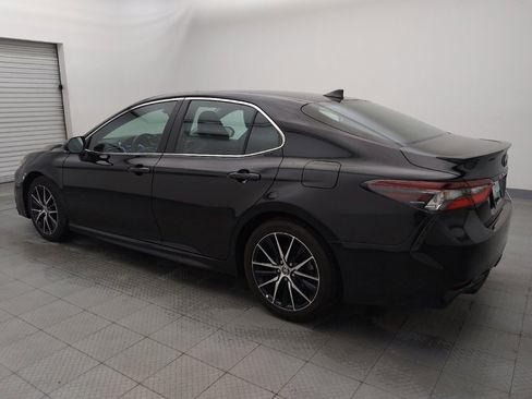 Used 2023 Toyota Camry SE image 3