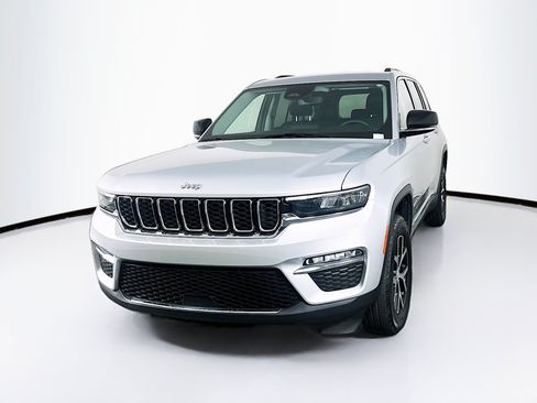 Used 2023 Jeep Grand Cherokee Limited AWD/4WD image 3