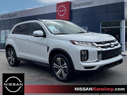 Used 2025 Mitsubishi Outlander Sport SEL image 1