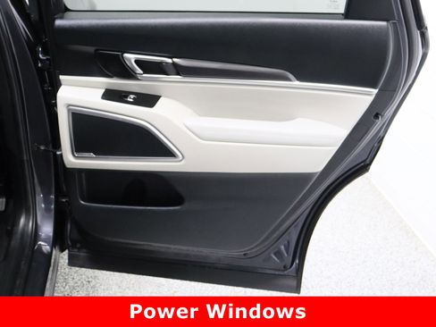 Used 2025 Kia Telluride S image 37