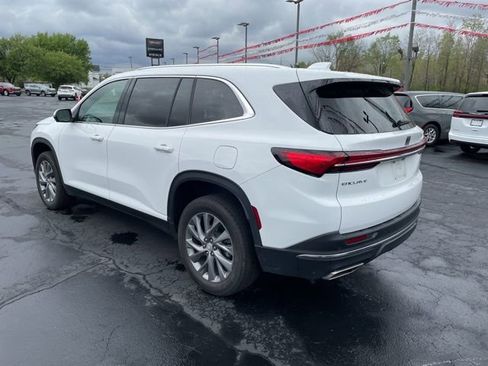 Used 2025 Buick Enclave Preferred FWD image 3