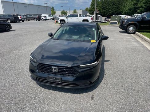 Used 2023 Honda Accord EX image 2
