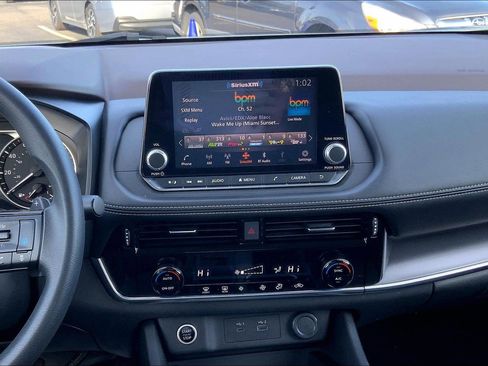 Used 2021 Nissan Rogue SV image 6