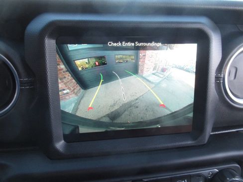 Used 2023 Jeep Wrangler Unlimited Sahara w/ LED Lighting Group AWD/4WD image 23