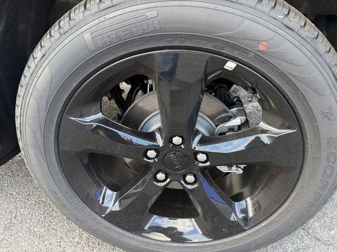 New 2025 Jeep Grand Cherokee Limited w/ Black Appearance Package image 6