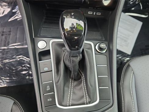 Used 2025 Volkswagen Jetta SE w/ Sunroof Package image 18