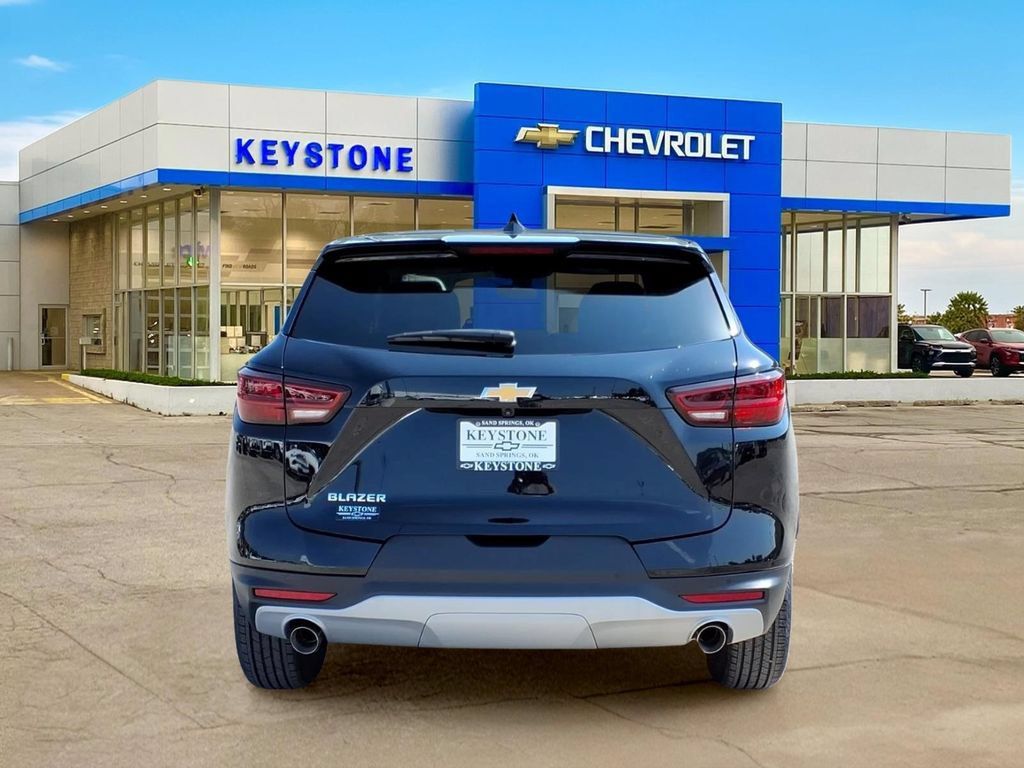 Used 2026 Chevrolet Blazer LT FWD image 6