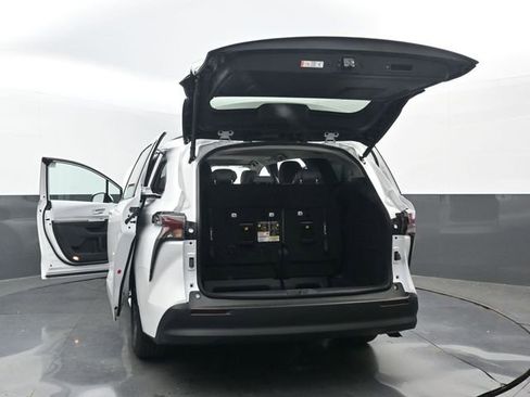 New 2026 Toyota Sienna XLE FWD image 36