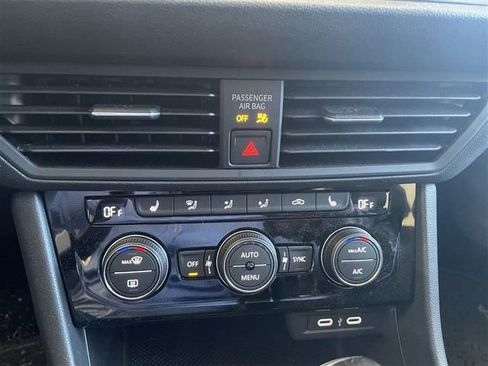 Used 2023 Volkswagen Jetta SE image 17