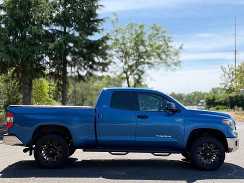Used 2018 Toyota Tundra SR5 AWD/4WD image 6