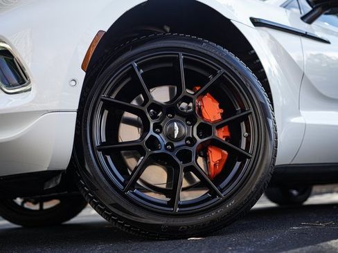 Used 2022 Aston Martin DBX image 19