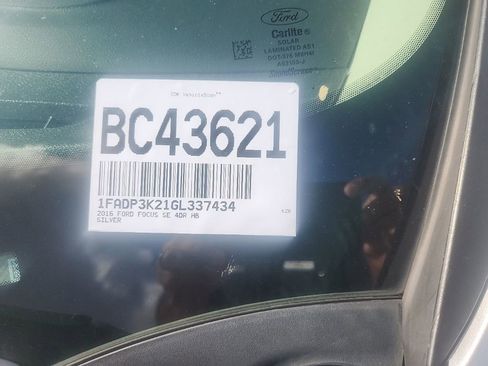 Used 2016 Ford Focus SE FWD image 5