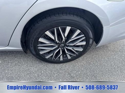 Used 2024 Nissan Altima 2.5 SV FWD image 12