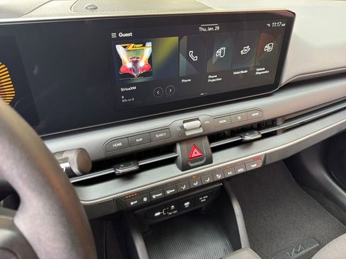 Used 2025 Kia K4 LXS image 25