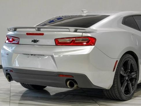 Used 2018 Chevrolet Camaro SS RWD image 13