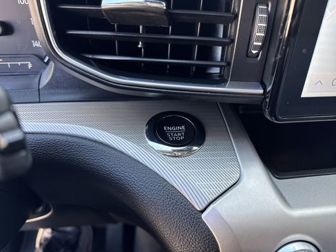 Used 2022 Ford Explorer XLT w/ Equipment Group 202A image 17