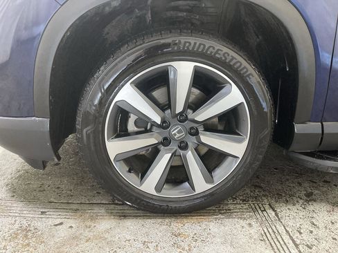 Used 2025 Honda Pilot Touring image 10