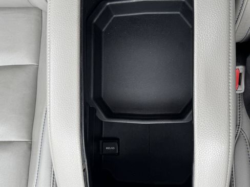 Used 2019 Toyota Highlander XLE AWD/4WD image 25