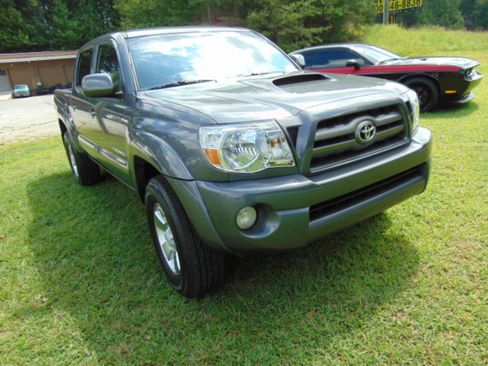 Used 2010 Toyota Tacoma 4x4 Double Cab w/ TRD Sport Pkg image 17