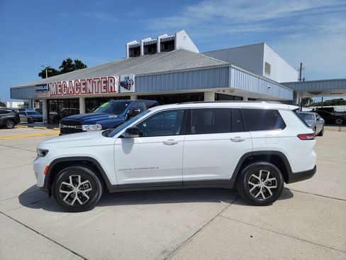 Used 2024 Jeep Grand Cherokee L Limited AWD/4WD image 2