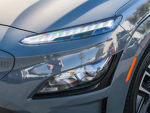 Certified 2023 Hyundai Kona SE w/ Cargo Package image 5