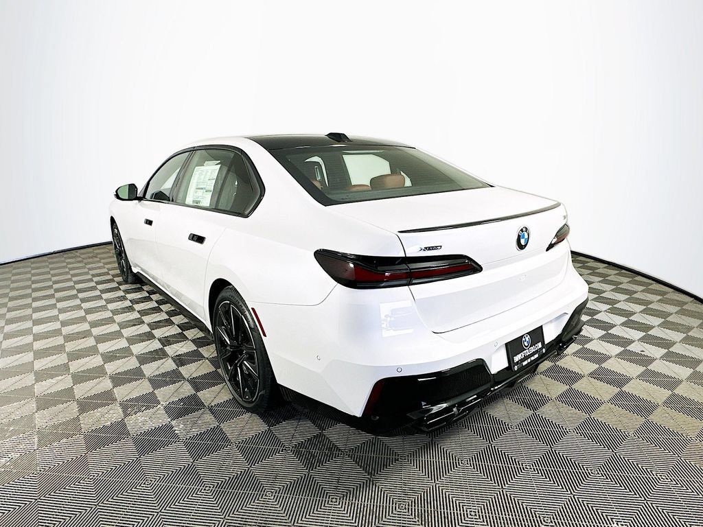 Used 2026 BMW 760i xDrive w/ Executive Package AWD/4WD image 6