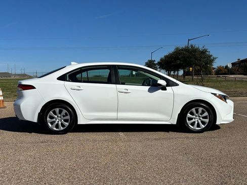 Used 2026 Toyota Corolla LE image 5