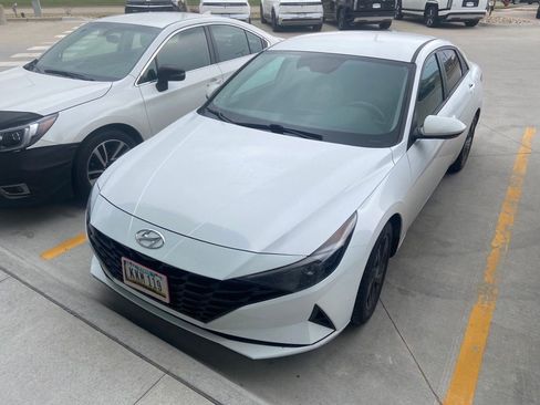 Used 2021 Hyundai Elantra SEL image 2