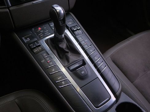 Used 2017 Porsche Macan S image 22