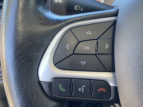 Used 2021 Jeep Renegade Latitude w/ Convenience Group image 17