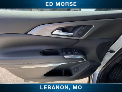 Used 2025 Chevrolet Traverse LT FWD image 21