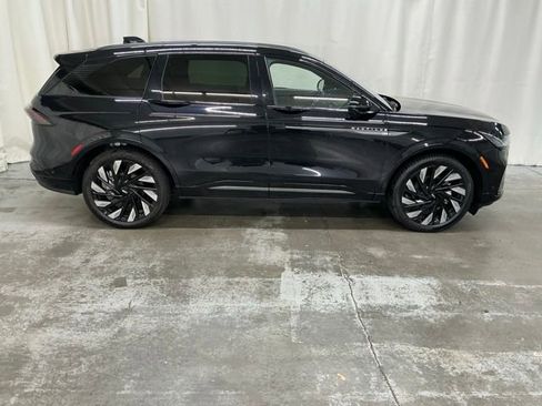 Used 2024 Lincoln Nautilus Reserve w/ Equipment Group 202A AWD/4WD image 2