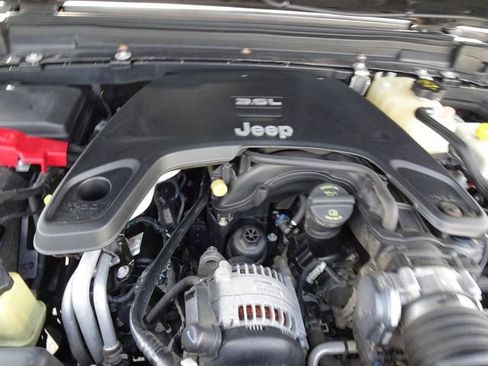 Used 2018 Jeep Wrangler Unlimited Sahara image 31